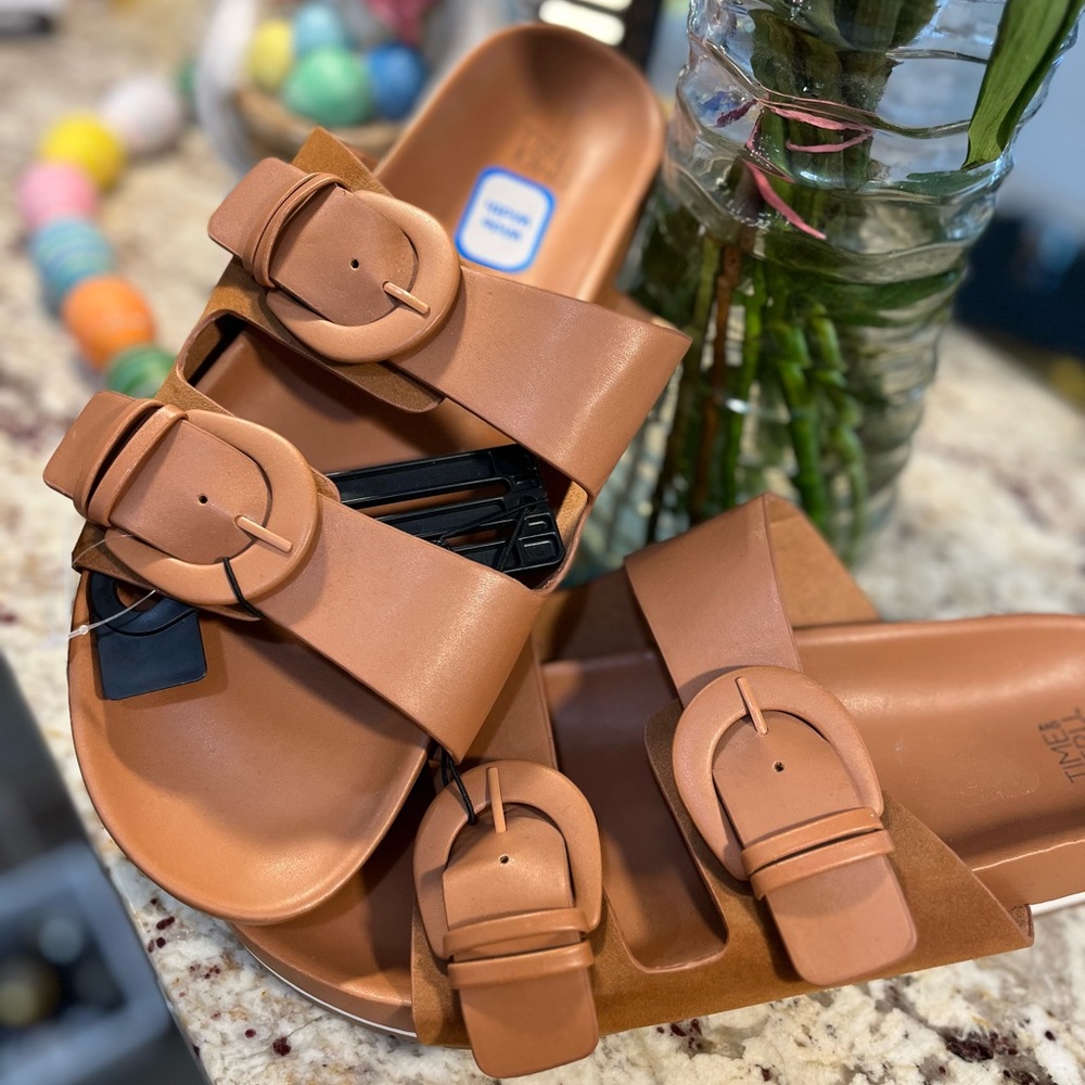 Time and Tru sandal!